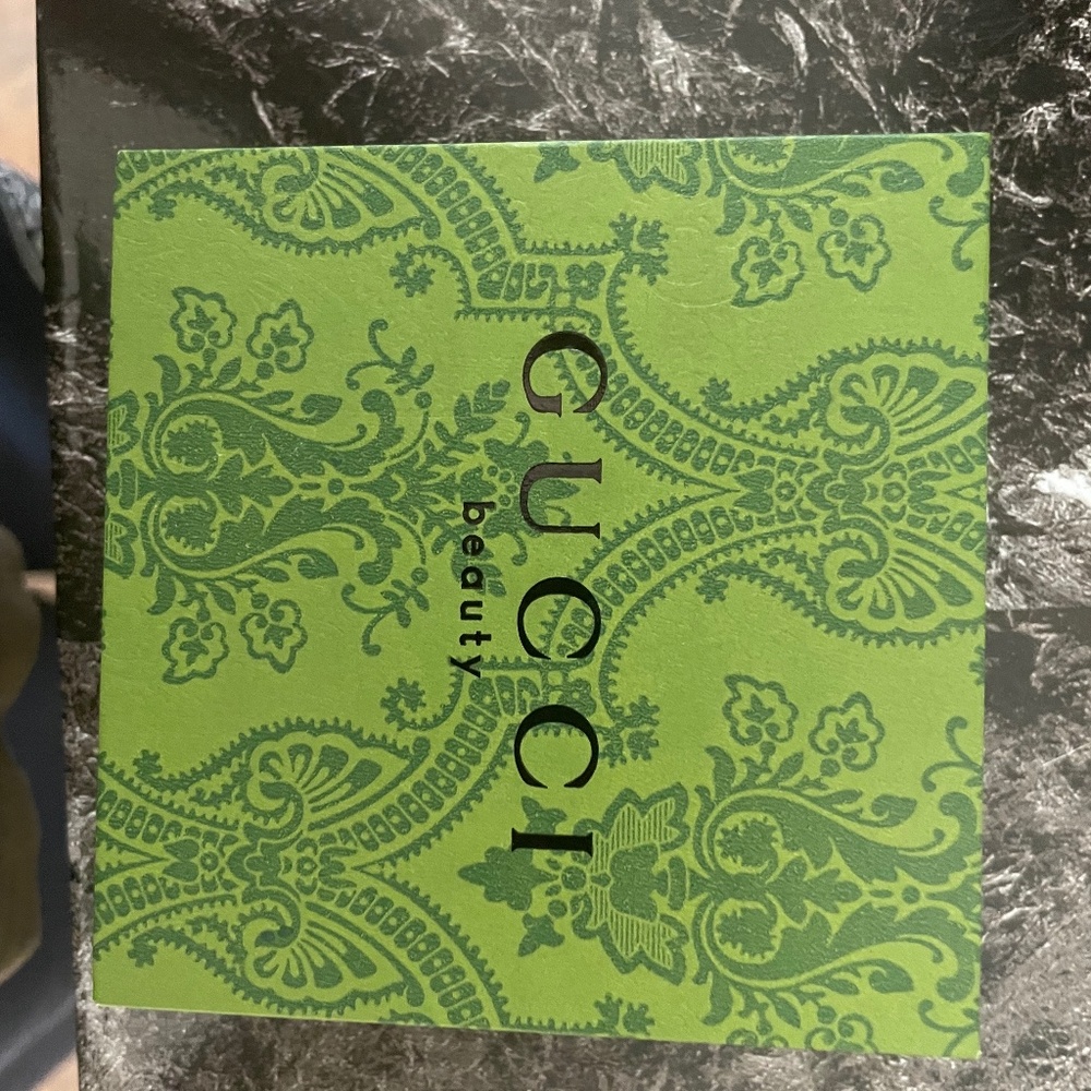 Gucci compact mirror. Silver